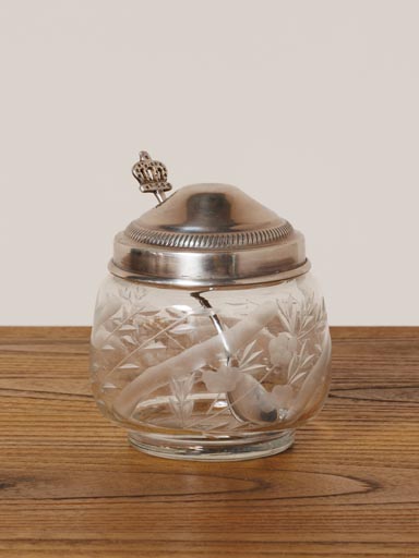 Small pot with crown spoon