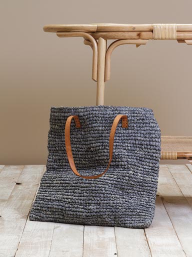 Grey bag in raffia with leather handles