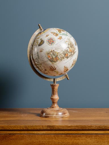 Beile illustrated 8" globe on wooden base