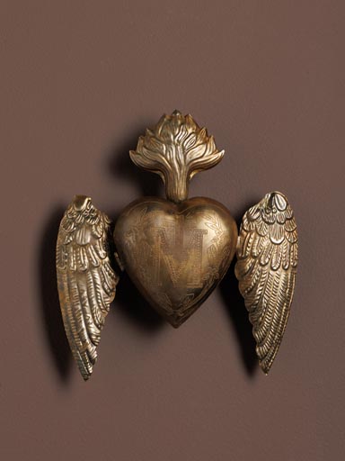 Ex-voto heart box with wings