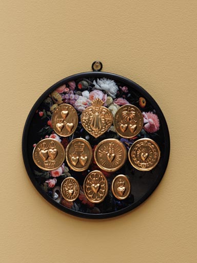 Flowery frame with Ex-voto medals