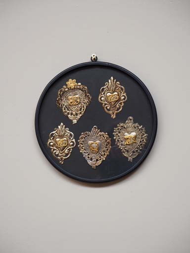 Round frame with 5 Ex-voto ornaments