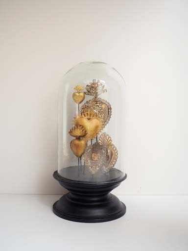 Glass round dome with Ex-voto ornaments
