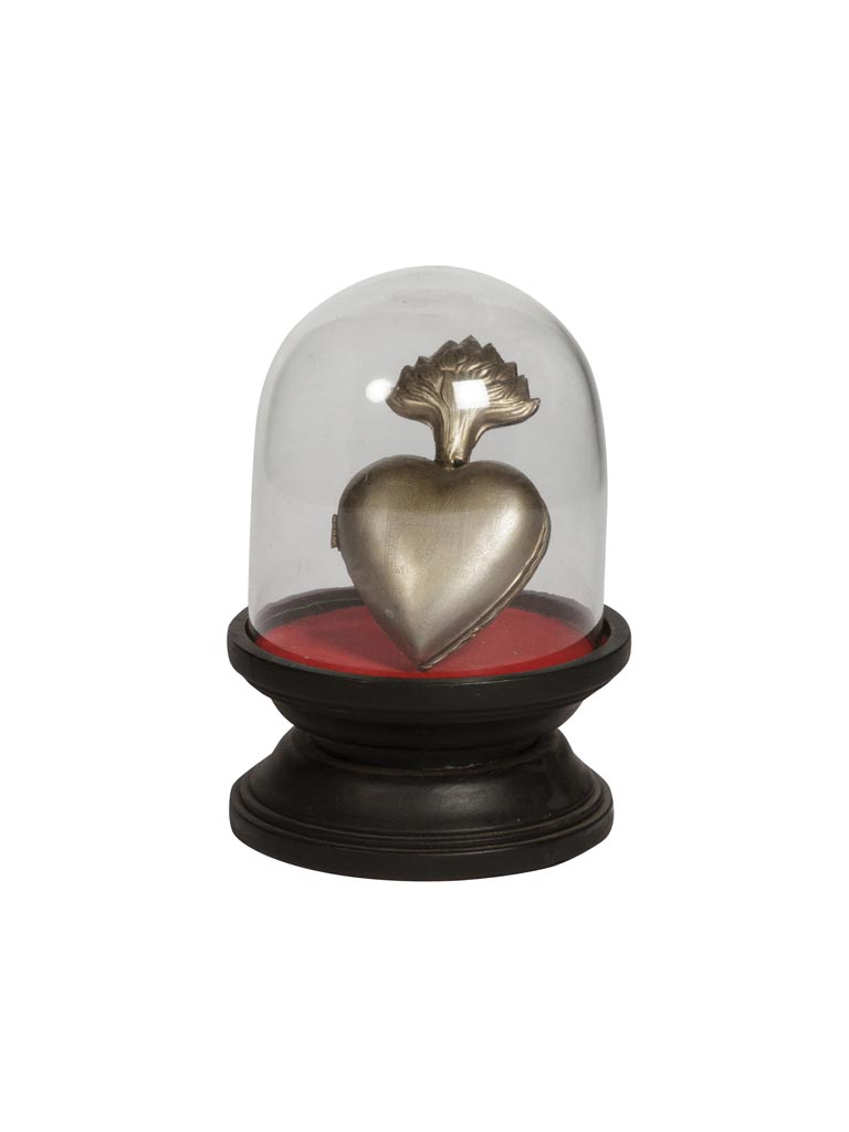Glass dome with ex-voto heart on red carpet - 2