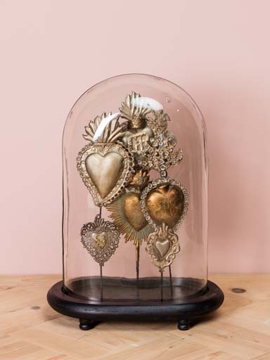 Glass oval dome with Ex-voto hearts