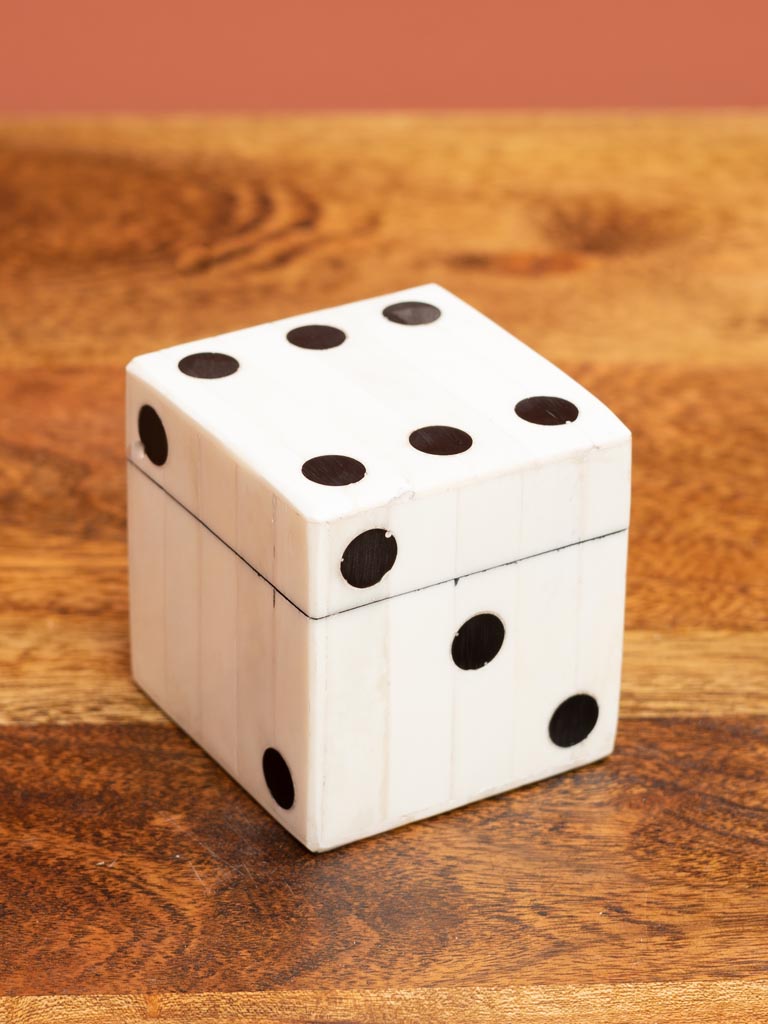 White dices box - 4