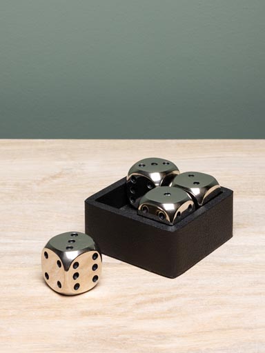 S/4 aluminium dices on wooden base