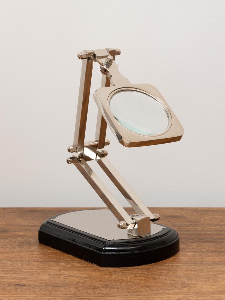 Magnifier on zig zag stand - 5