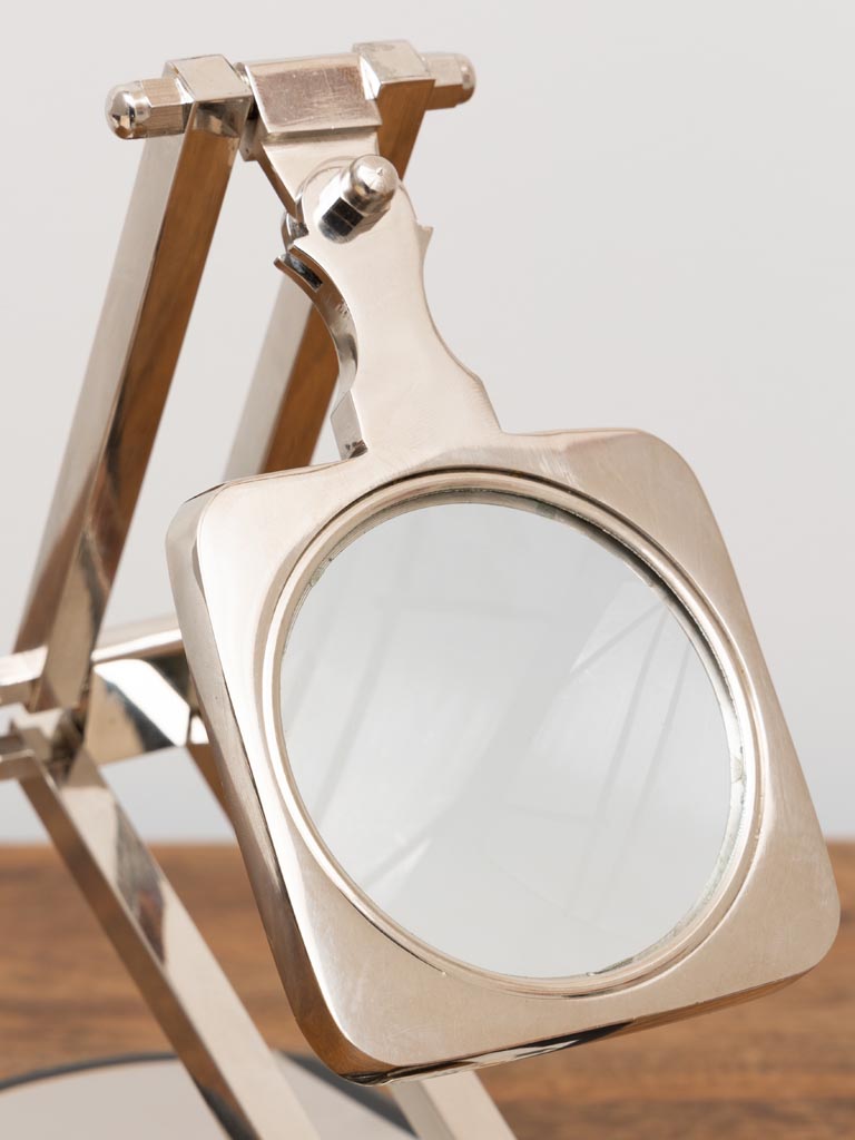 Magnifier on zig zag stand - 6