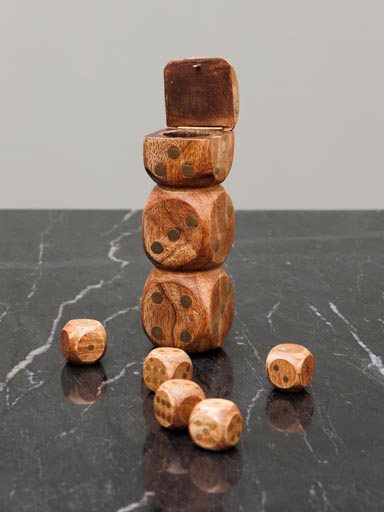 Vertical dice box