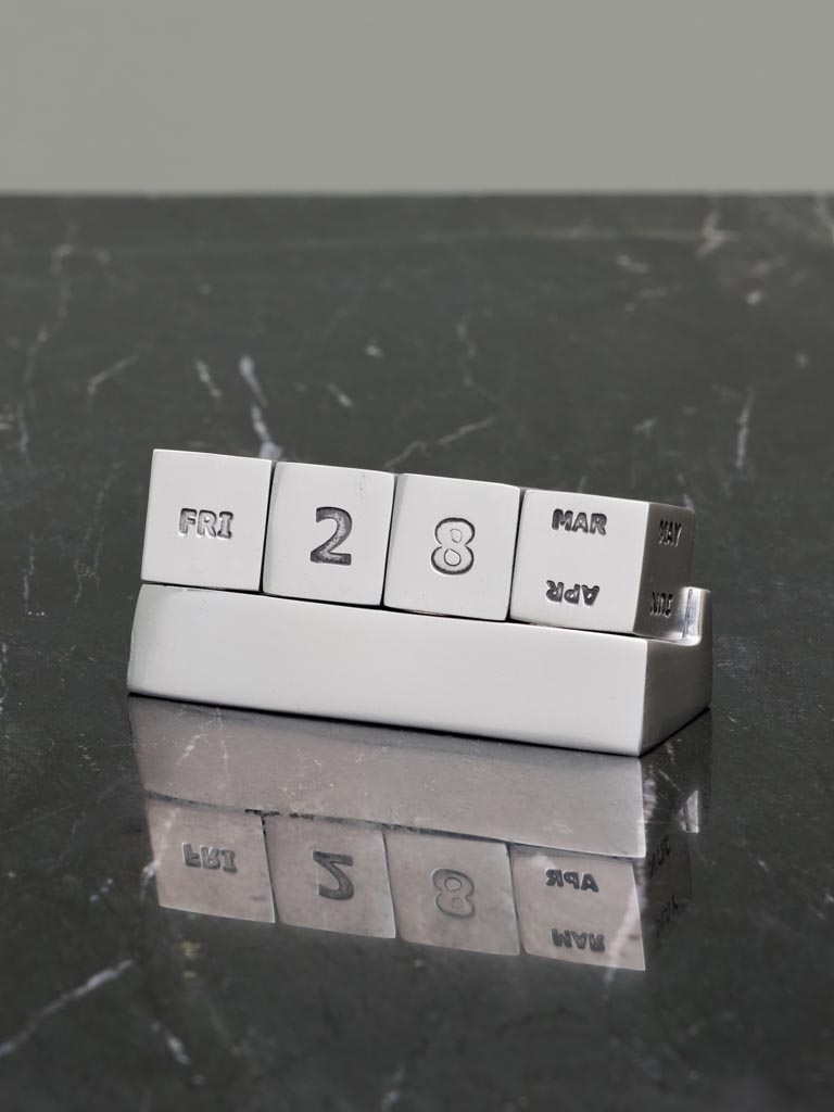 Perpetual calendar silver cubes - 1
