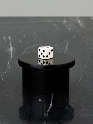 Dice box with dice lid