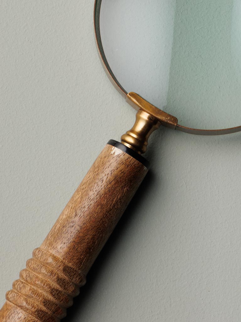 Large magnifier engraved wooden handle - 3