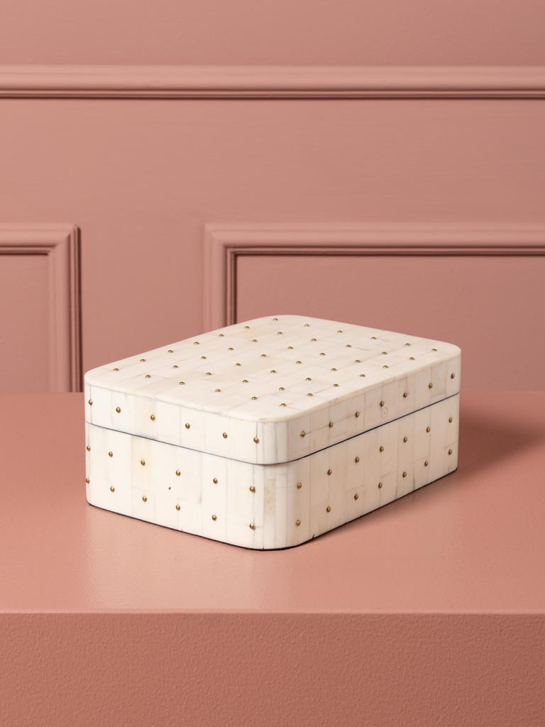 Box rounded edges with studs Jackson - 1