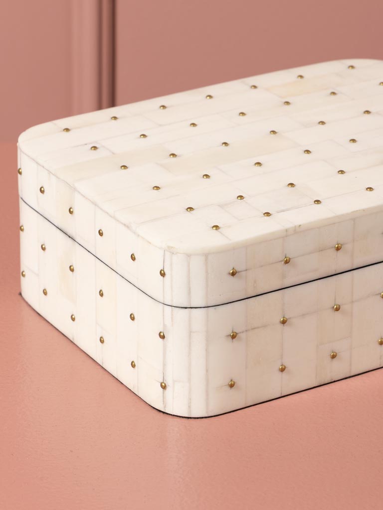 Box rounded edges with studs Jackson - 5
