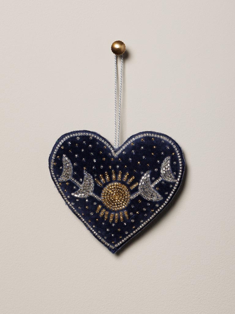 Hanging hand embroidered heart  Iconic - 1