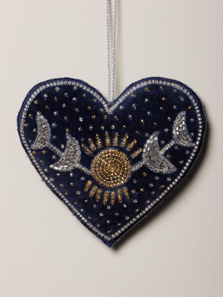 Hanging hand embroidered heart  Iconic - 3