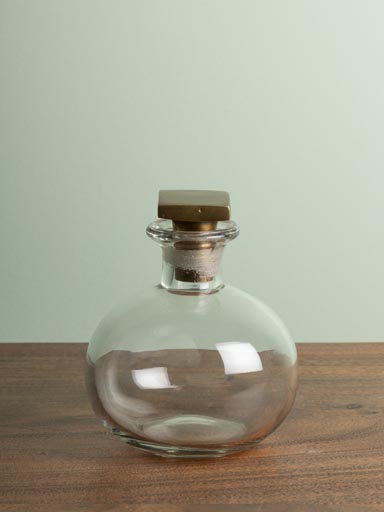 Round carafe with square stopper