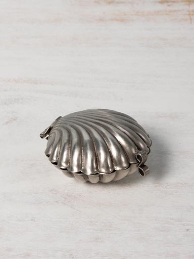 Beach ashtray shell shape