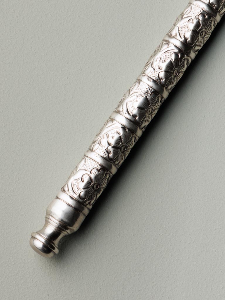 Magnifier with long engraved handle - 3