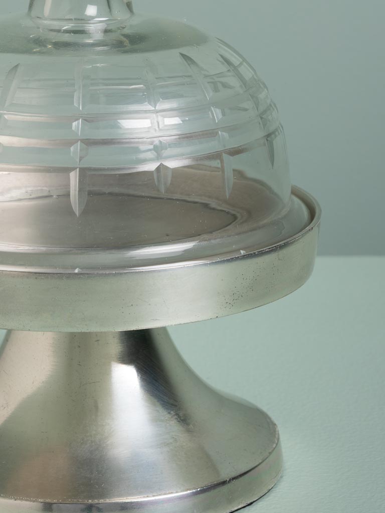 Small cake display with engraved cloche - 3