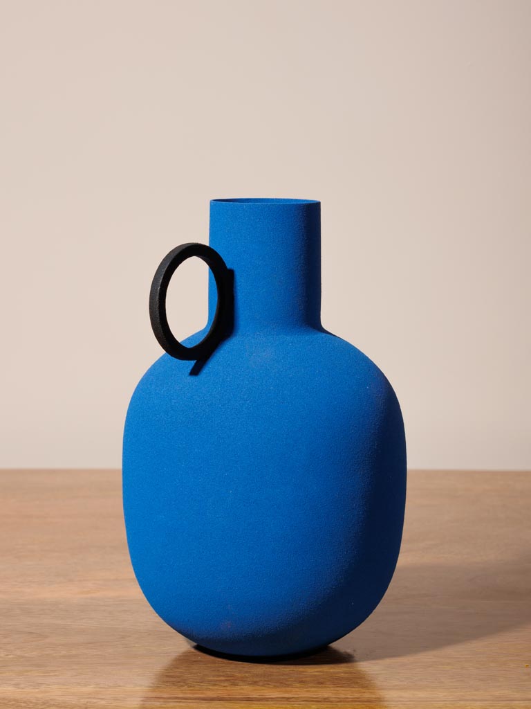 Graphic style blue vase - 5