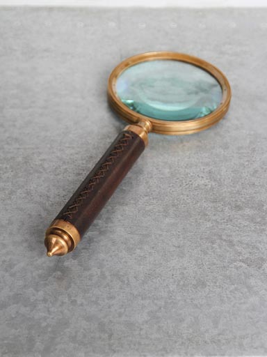 Magnifier in leather