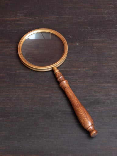 Magnifier with wooden handle