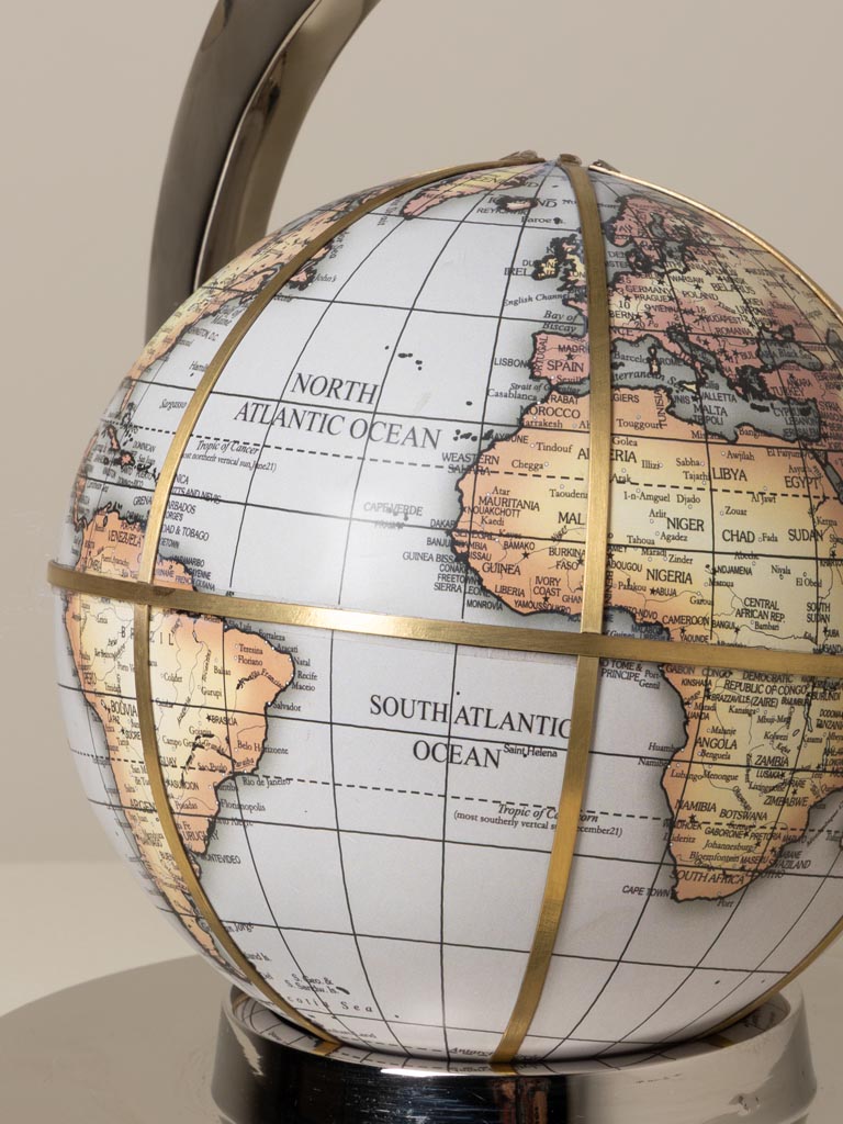 Globe with brass details Take off - 3