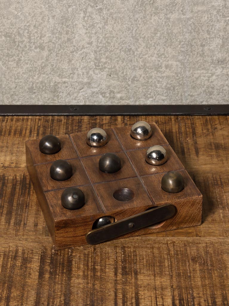 Tic tac toe game with marbles - 1