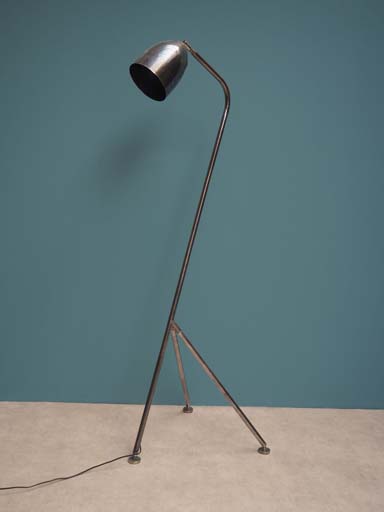 Tripod floor lamp 