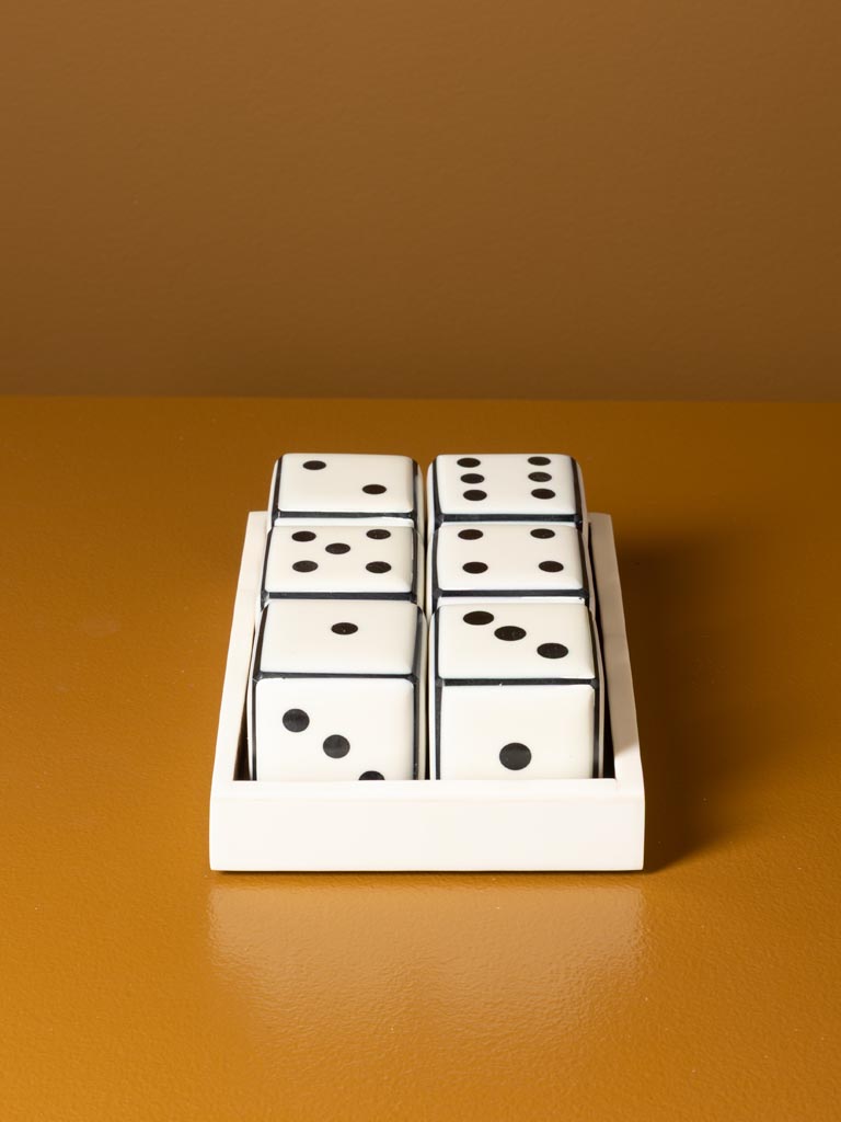 S/6 dés noirs et blancs sur plateau - 3