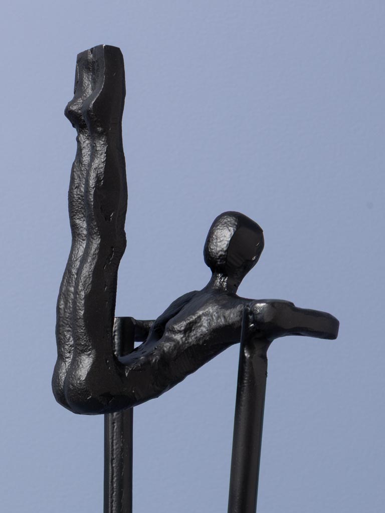 Gymnaste noir pieds en haut - 4
