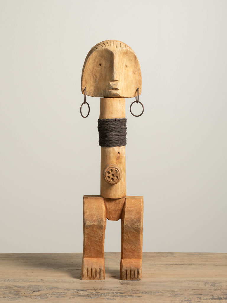 Wooden female figure with earrings - 1