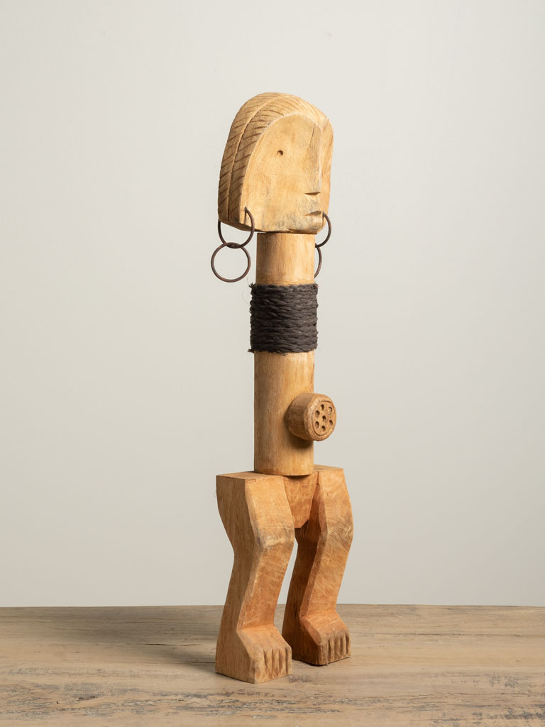 Wooden female figure with earrings - 3