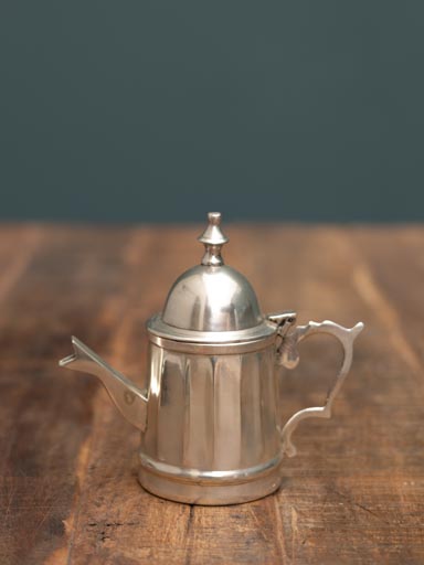 Bougie dans petite théière