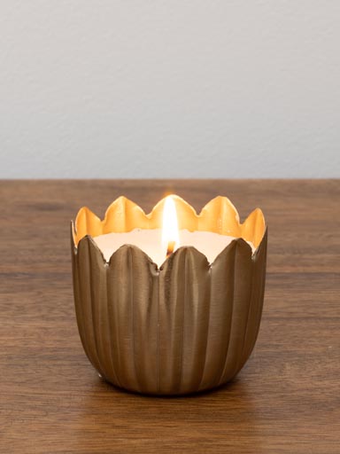 Soja candle in brass flower cup