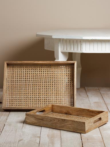 S/2 wooden trays with rattan and glass