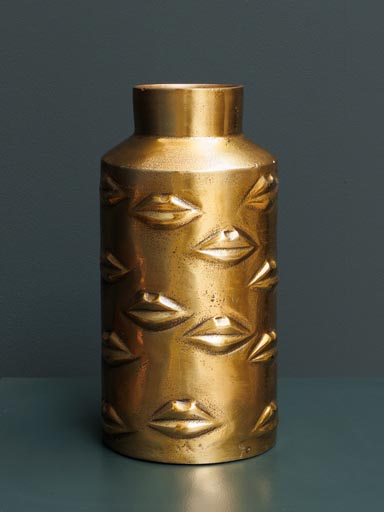 Golden vase Salvador