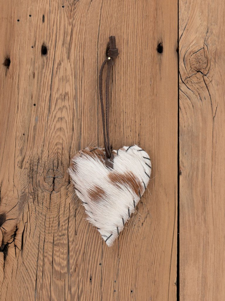 Small cow hide hanging heart - 1