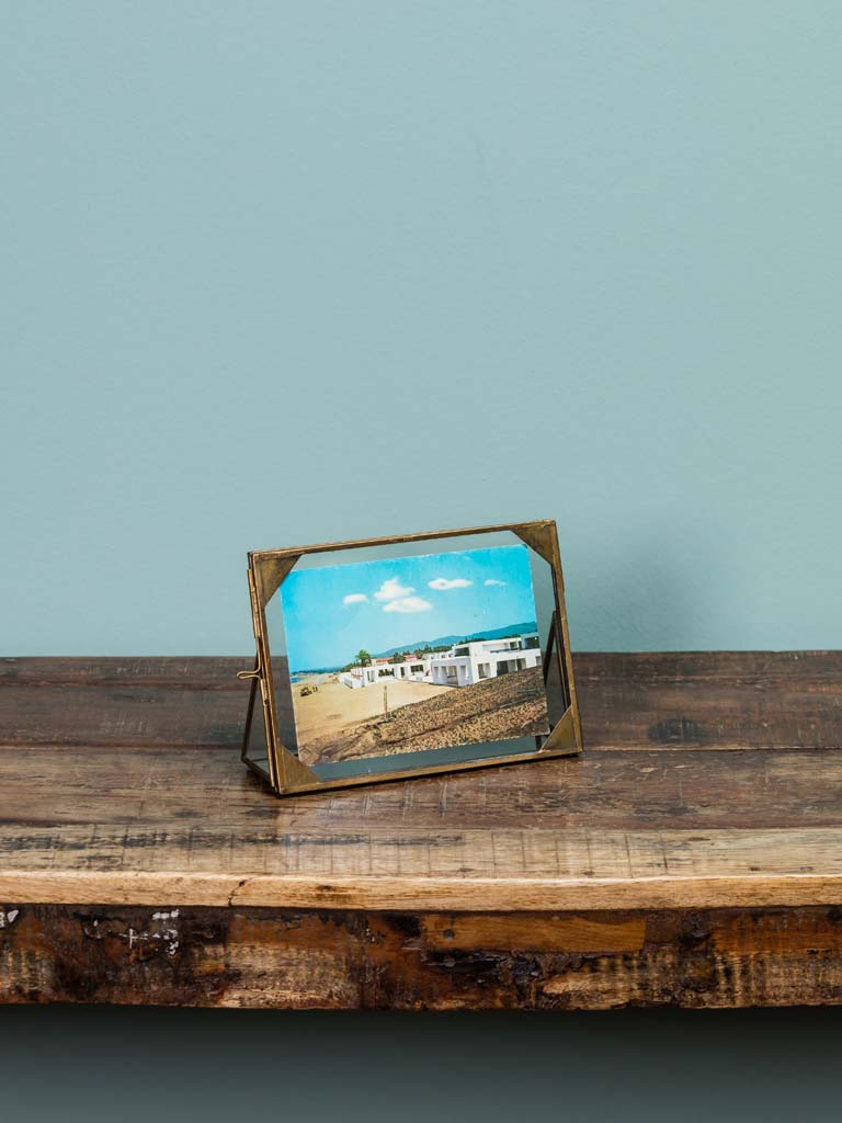 Small photo frame with brass corners - 1