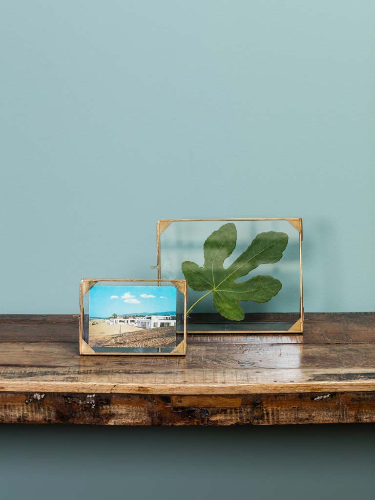 Small photo frame with brass corners - 3