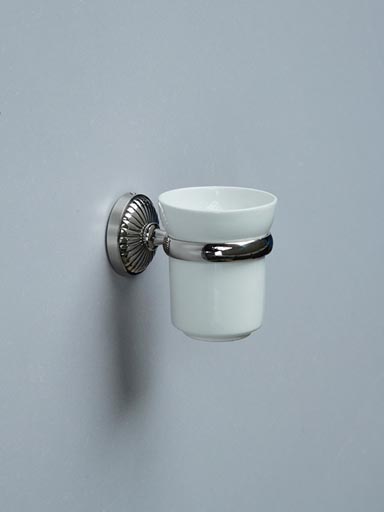 Wall mount tumbler 