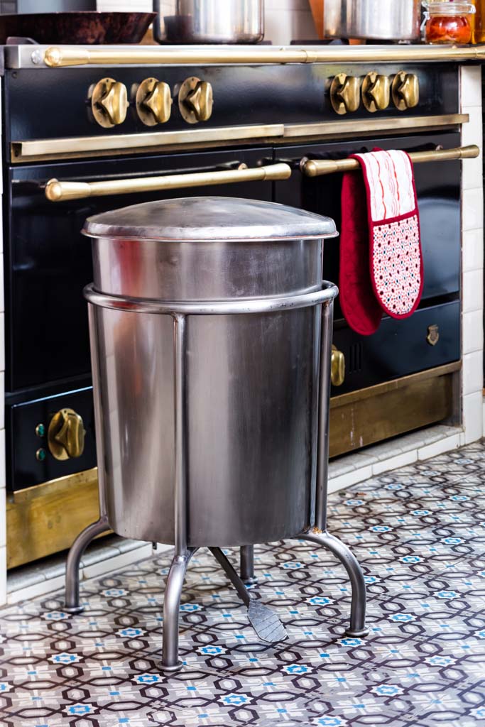 Metal dustbin on stand. - 3