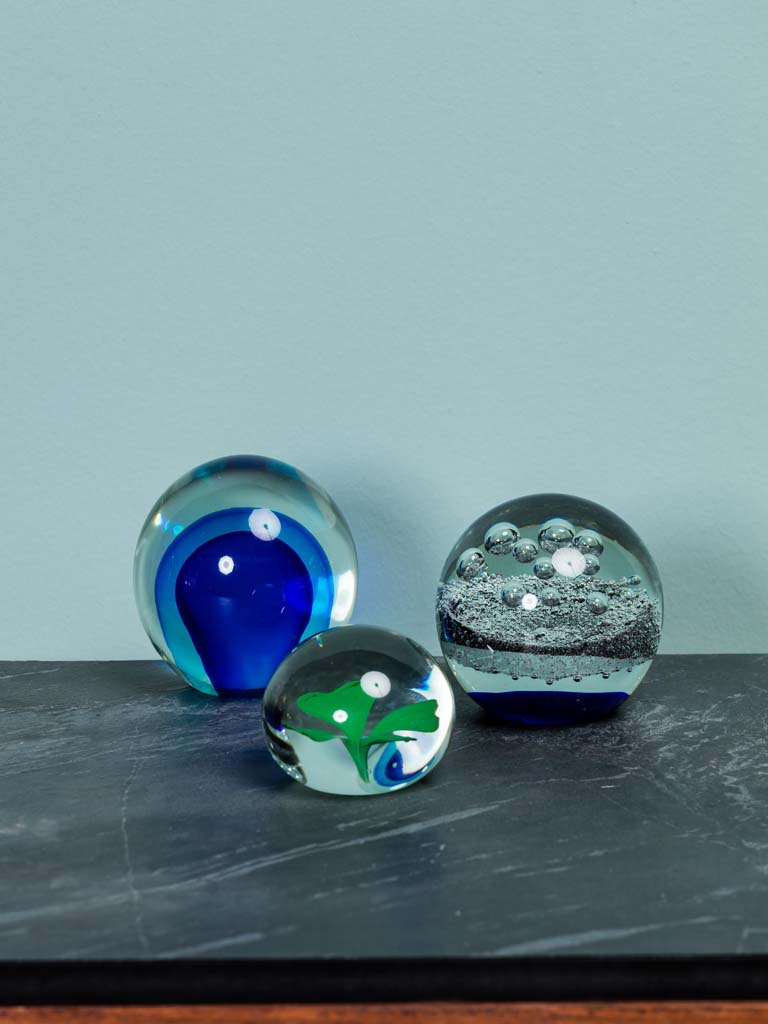 Glass paperweight ball of blue - 3