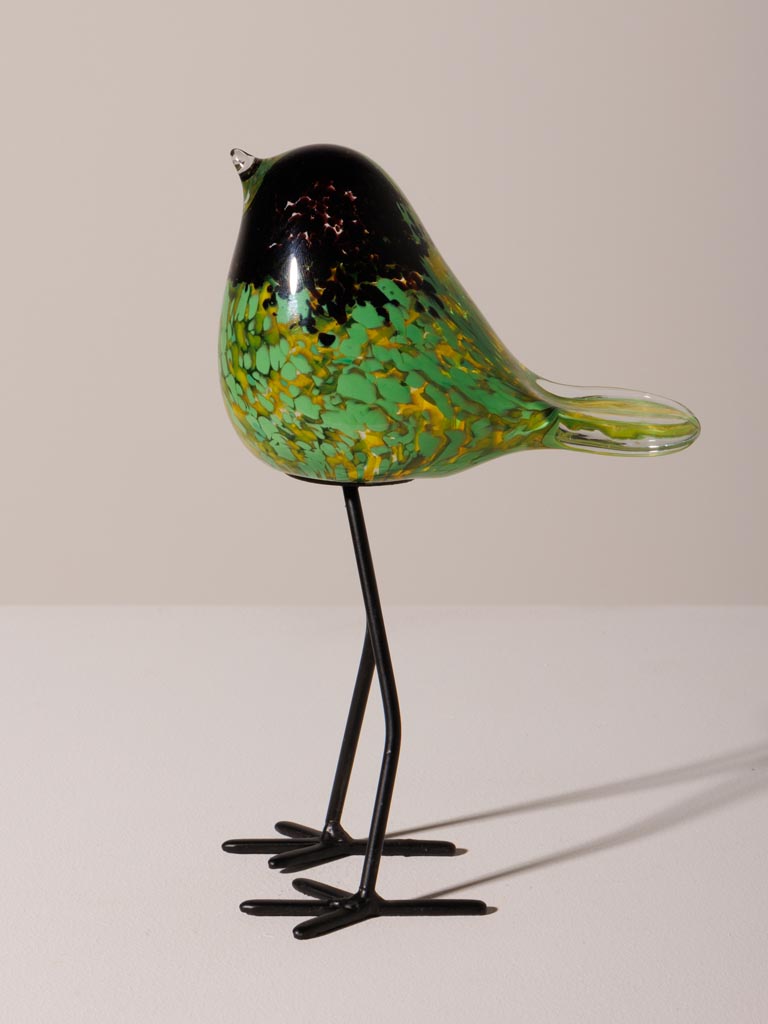 Oiseau vert moucheté noir sur pied - 5