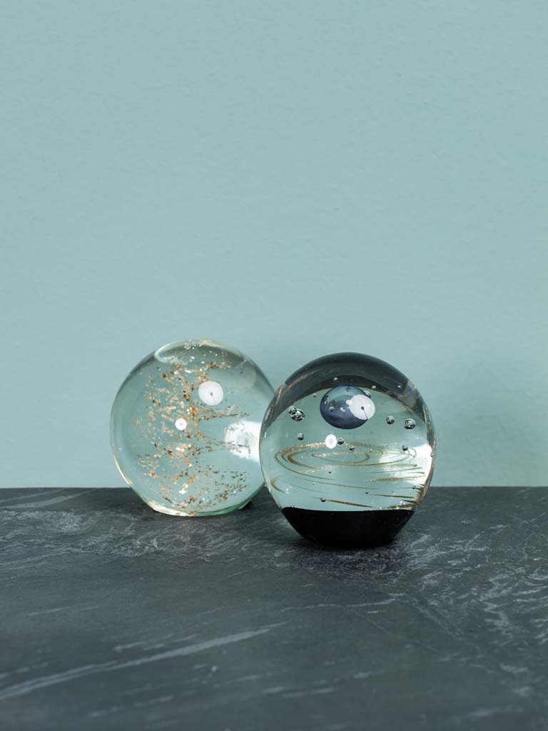 Glass paperweight 