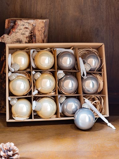 Box with 12 silver & gold xmas balls