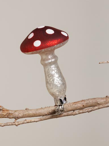 Xmas ball mushroom clip Alvin