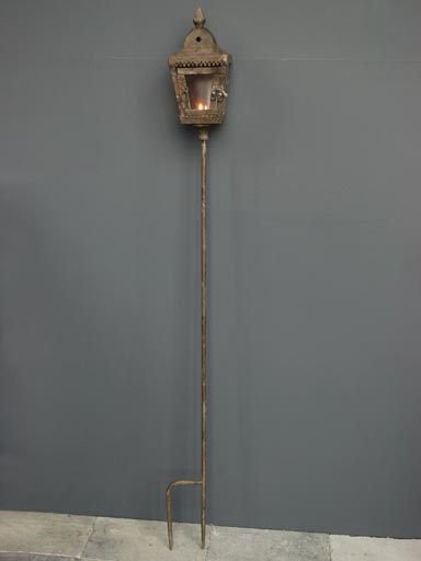 Garden lantern in metal